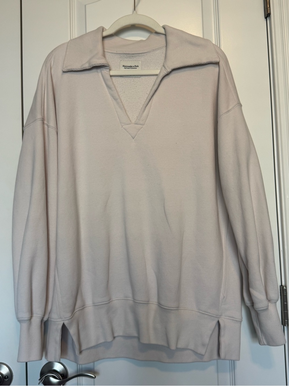 Abercrombie Women’s V Neck soft sweatshirt